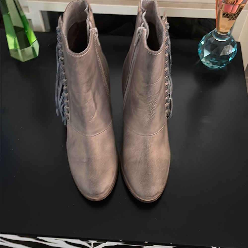 Diba True taupe boots with blue wash and fringe jilly ann US6.5